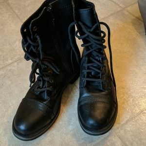 Black combat style boots, zipper side sz 8.5. EUC